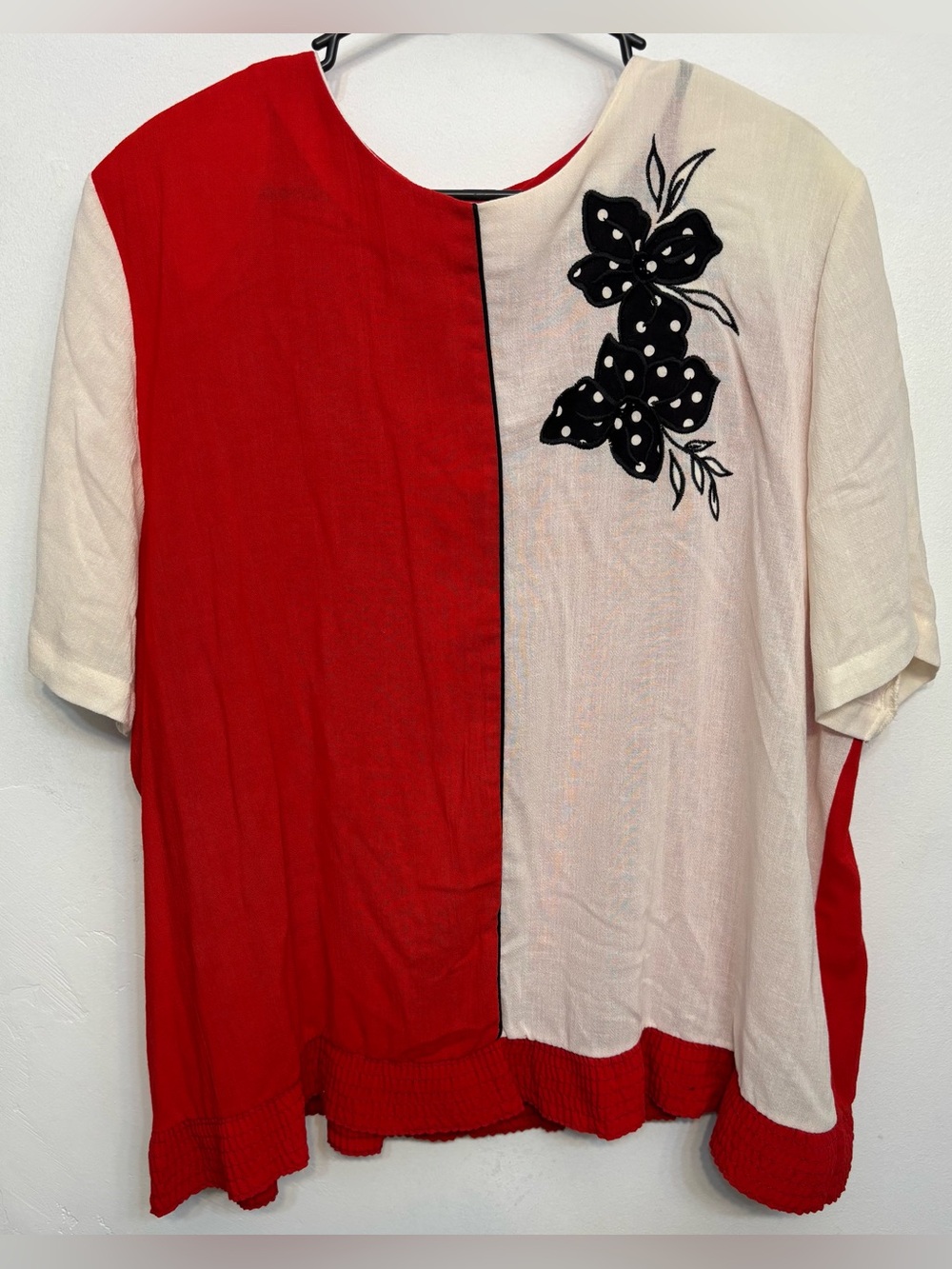 Vintage Alfred Dunner Red&White Colorblock Top Black Floral Applique Size 44/24W